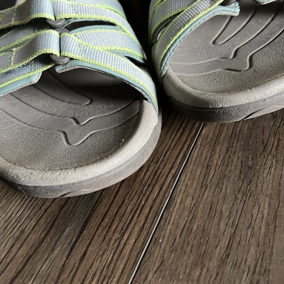 Teva sandals. Style 4266. EUC - Picture 9 of 9